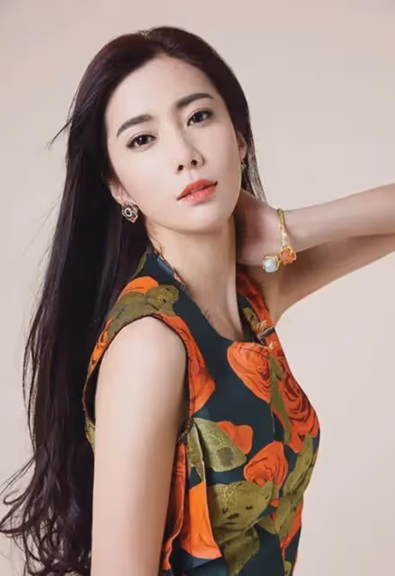 她被稱為「女版于震」,當年紅的發紫,比劉濤還美,如今哪去了?