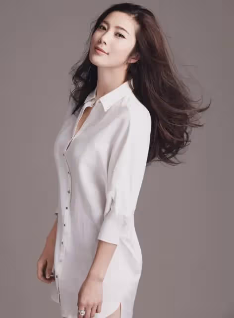她被稱為「女版于震」,當年紅的發紫,比劉濤還美,如今哪去了?