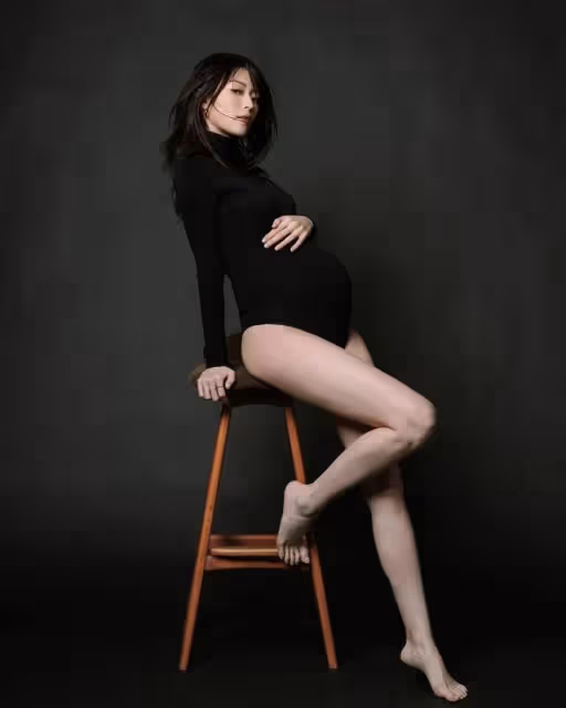 香港女星本想曬孕照秀美腿！稱懷孕36個月，遭網民笑話：哪咤？