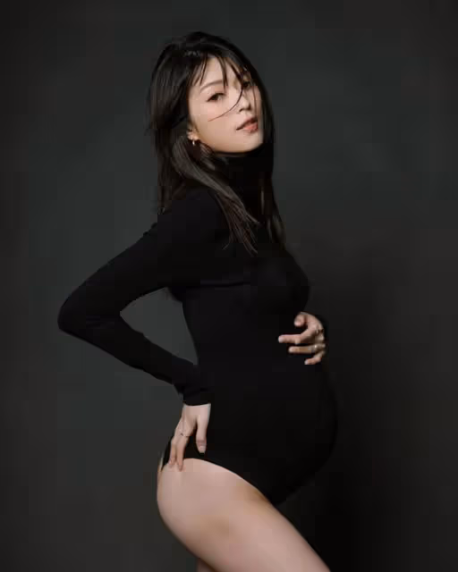 香港女星本想曬孕照秀美腿！稱懷孕36個月，遭網民笑話：哪咤？