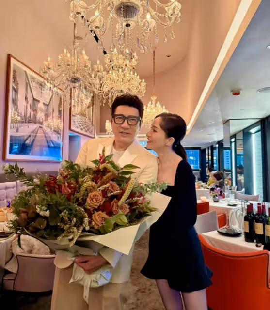 TVB男星嬌妻大曬比基尼!老公曾多次演西門慶,以致結婚16年不孕?