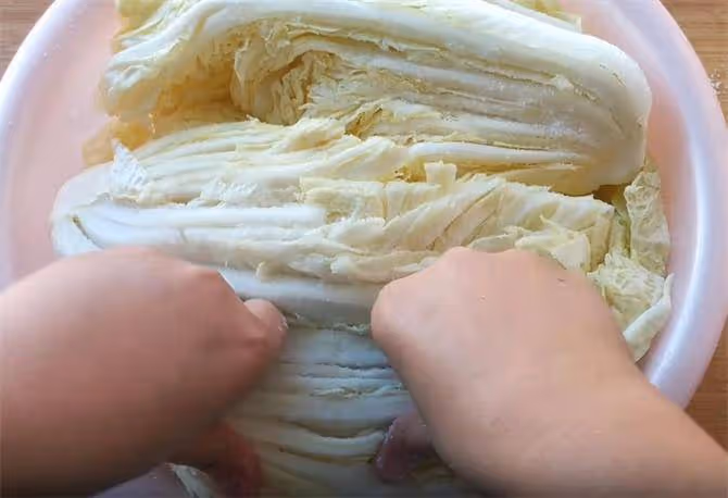 辣白菜好吃有秘訣,只要加上它,口味脆爽正宗,腌半年都不壞