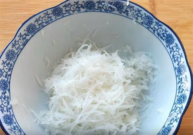 辣白菜好吃有秘訣,只要加上它,口味脆爽正宗,腌半年都不壞