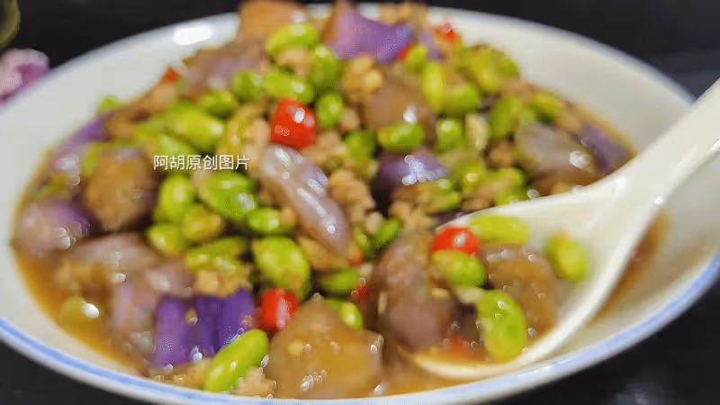 茄子和它天生一對,湯汁多好下飯!炒一炒燜一燜,軟嫩噴香滋味足、超級下飯