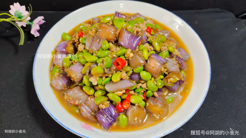 茄子和它天生一對,湯汁多好下飯!炒一炒燜一燜,軟嫩噴香滋味足、超級下飯