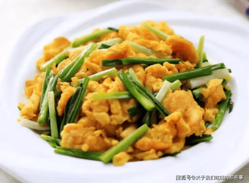 炒雞蛋怎麼做更好吃?教您一招,這麼炒雞蛋蓬鬆暄軟,還特別香