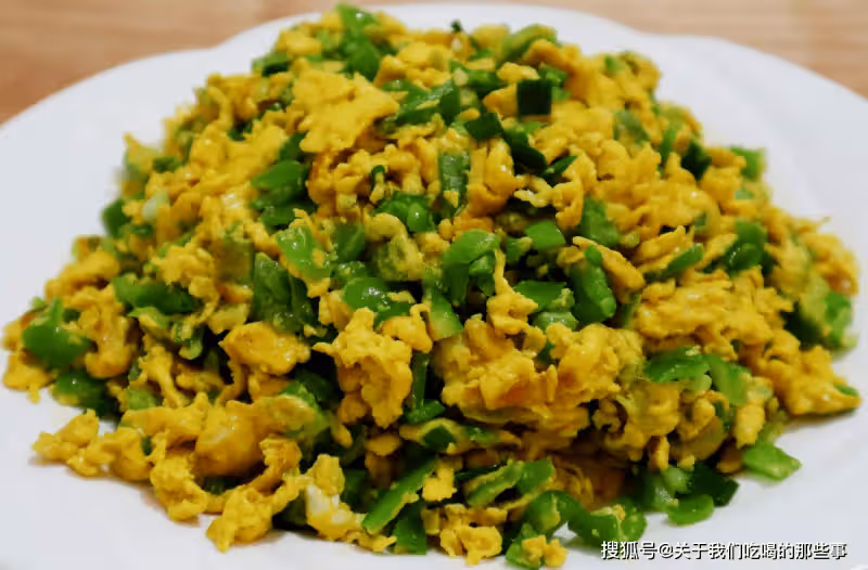 炒雞蛋怎麼做更好吃?教您一招,這麼炒雞蛋蓬鬆暄軟,還特別香