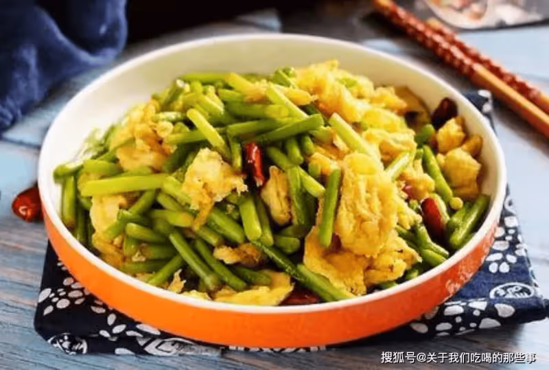 炒雞蛋怎麼做更好吃?教您一招,這麼炒雞蛋蓬鬆暄軟,還特別香