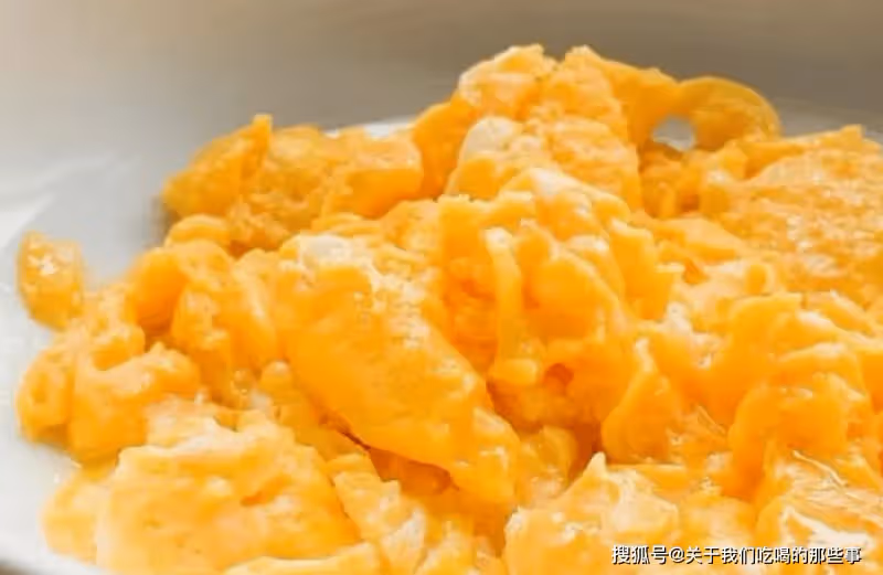 炒雞蛋怎麼做更好吃?教您一招,這麼炒雞蛋蓬鬆暄軟,還特別香
