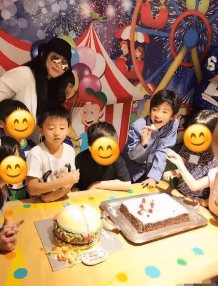 謝霆鋒被發現住張柏芝家,兩人離婚多年終要復婚?王菲又單身了