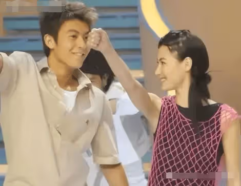 被謝賢偏愛的張柏芝,謝霆鋒不光因為陳冠希離婚,事情沒那麼簡單