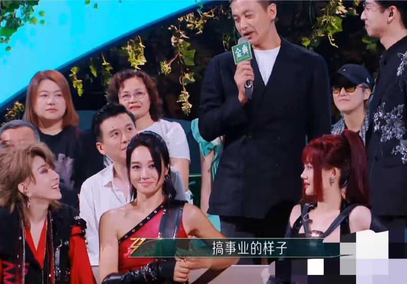 周一圍現身《浪姐》總決賽支持朱丹，她在鬧他在笑真夫妻就是好嗑