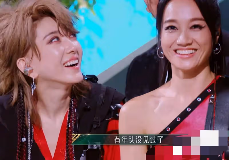 周一圍現身《浪姐》總決賽支持朱丹，她在鬧他在笑真夫妻就是好嗑