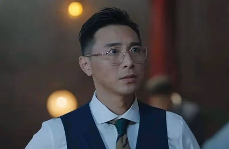 TVB帥氣小生淪為男N號,多次在劇中領盒飯,割完雙眼皮變帥哥