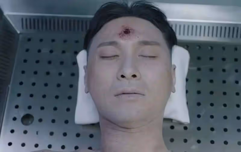 TVB帥氣小生淪為男N號,多次在劇中領盒飯,割完雙眼皮變帥哥