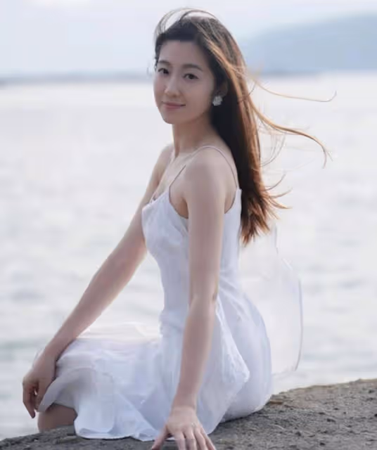 懷孕?女星陳自瑤近照疑小腹微隆,與王浩信屢傳婚變婚姻狀態成謎
