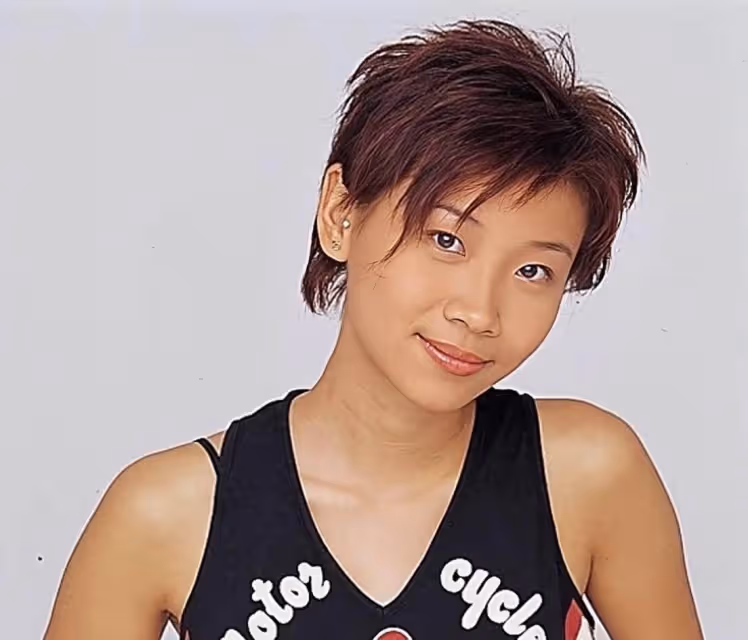 香港女星區文詩瘦成紙片人,談過30多段戀情,前任男友遍布全球