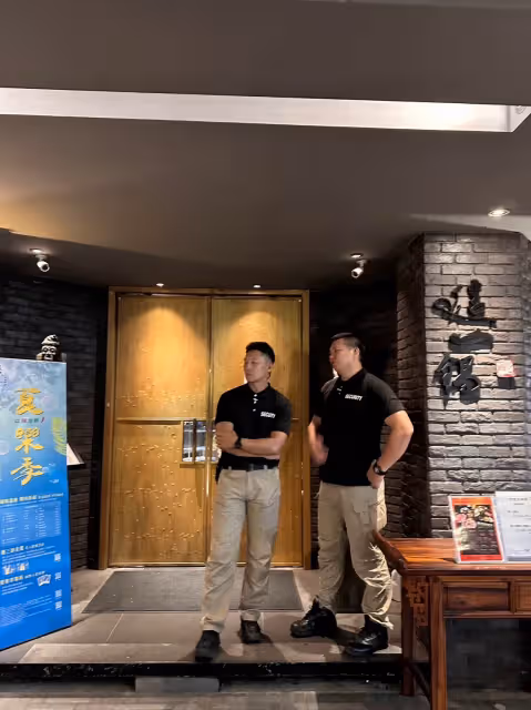 狗仔直擊｜金秀賢慶功宴嗑金智媛同款麻辣鍋　寵50粉甜笑比愛心　