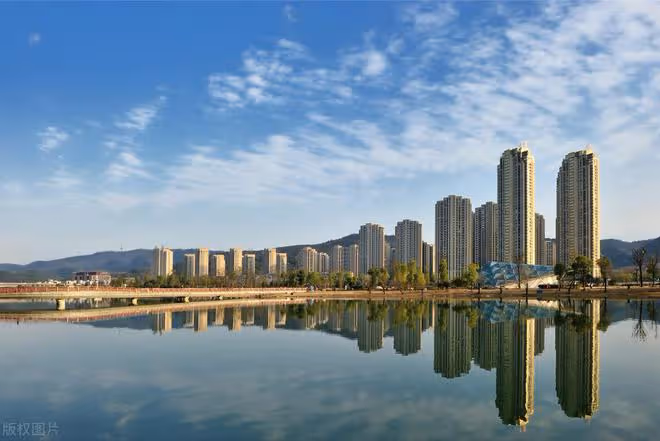 新房寫公公婆婆的名,兒媳拒絕還房貸,兒子:不改名斷絕父子關係