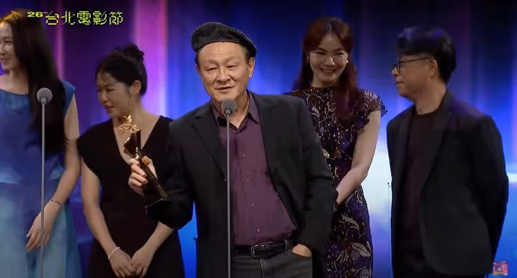 《老狐狸》導演也不挺他！陳慕義反擊：導演3度上台領獎 卻沒謝演員