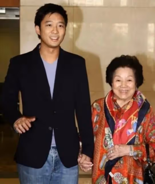 霍震霆稱不會催婚霍啟山,不一定找體育人,「晶剛戀」難以複製