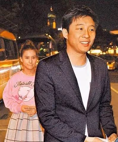 霍震霆稱不會催婚霍啟山,不一定找體育人,「晶剛戀」難以複製