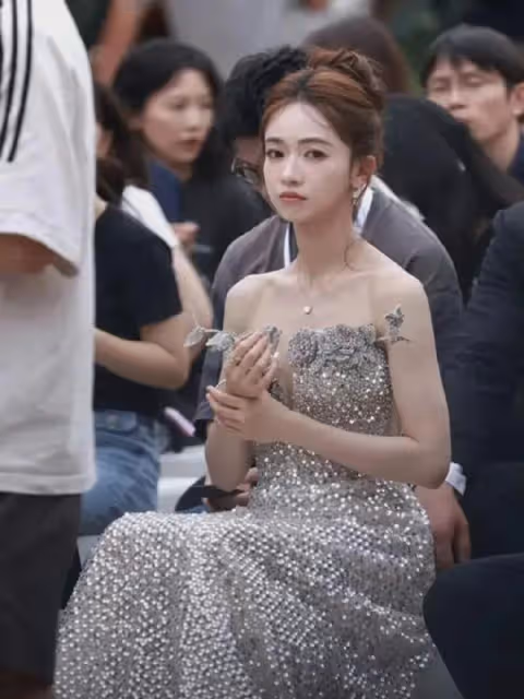 吳謹言成都佛羅倫斯小鎮照片， 氣質優雅絕美