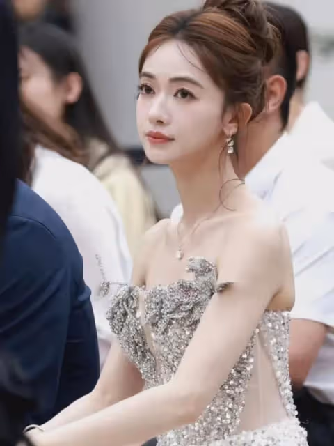 吳謹言成都佛羅倫斯小鎮照片， 氣質優雅絕美