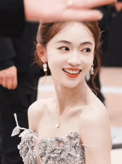 吳謹言成都佛羅倫斯小鎮照片， 氣質優雅絕美