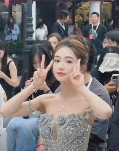 吳謹言成都佛羅倫斯小鎮照片， 氣質優雅絕美