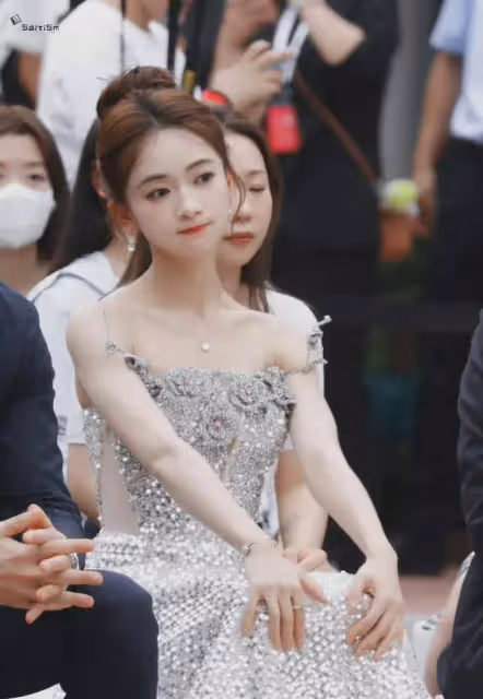 吳謹言成都佛羅倫斯小鎮照片， 氣質優雅絕美