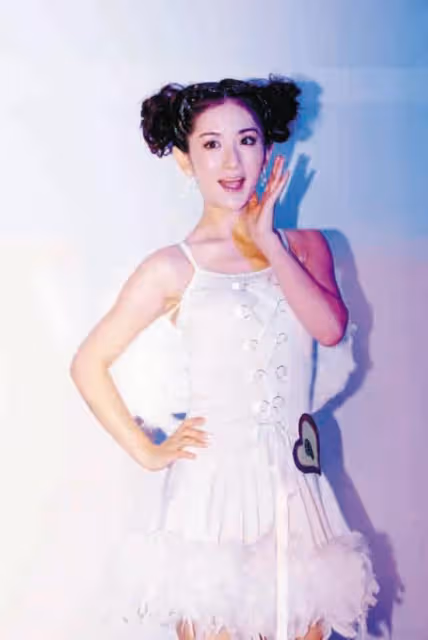 "娜姐深V來襲，是段子還是性感警報？網友：我全都要！"