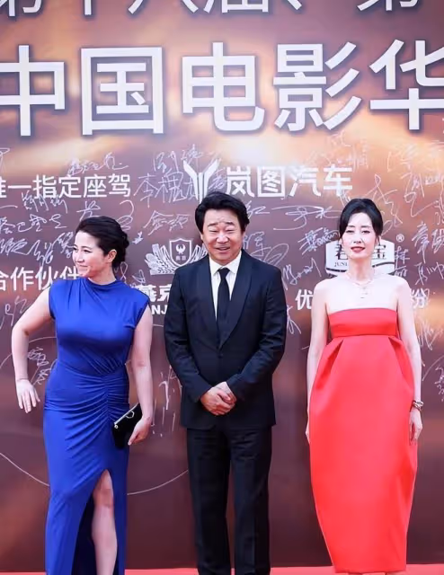 顏丙燕太胖了，150斤身材穿修身裙滿肚子贅肉，魅力卻完勝劉敏濤