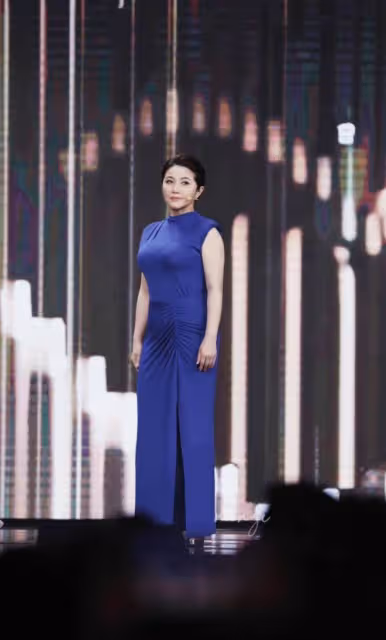 顏丙燕太胖了，150斤身材穿修身裙滿肚子贅肉，魅力卻完勝劉敏濤