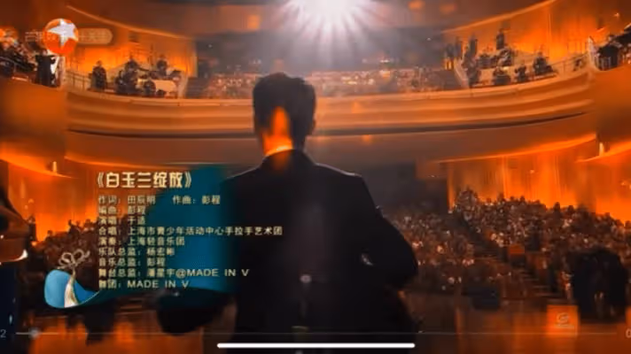 白玉蘭這夜，被「微醺」的閆妮驚艷了，53歲用「鬆弛感」艷壓群芳