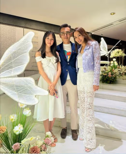 TVB前花旦一家三口出席晚宴!學霸女兒顏值超媽咪!略施脂粉星味足