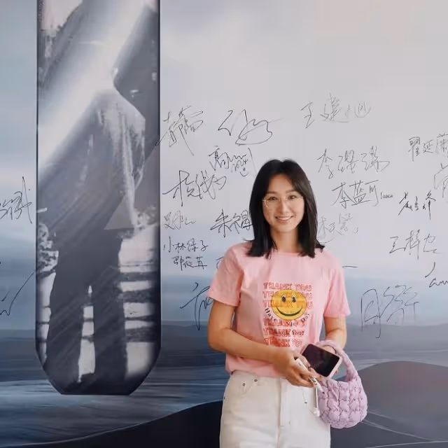 TVB人氣花旦赴北京上課!素顏學生照曝光!網友直呼清純~