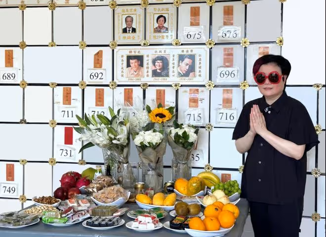沈殿霞79歲生忌!張國榮經紀人深夜從澳門回港拜祭!場面感動