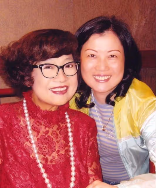 沈殿霞79歲生忌!張國榮經紀人深夜從澳門回港拜祭!場面感動