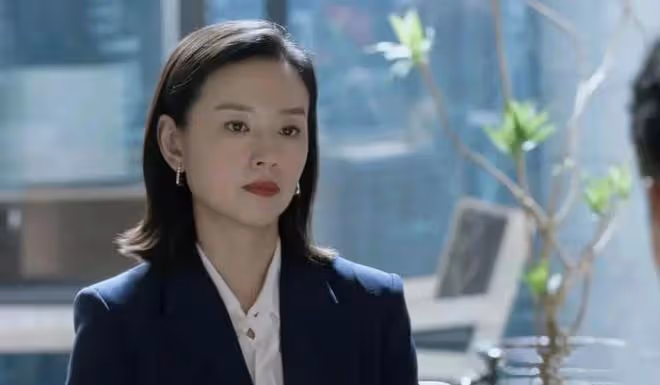 44歲董潔與49歲周迅同框,天然臉與醫美臉區別一目了然