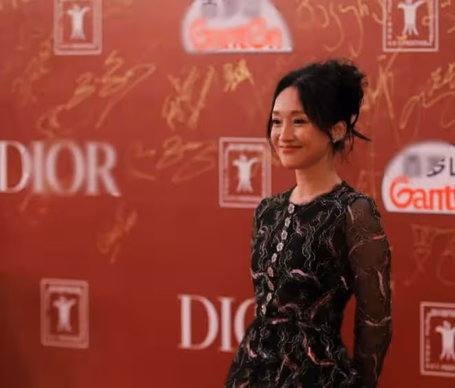 44歲董潔與49歲周迅同框,天然臉與醫美臉區別一目了然