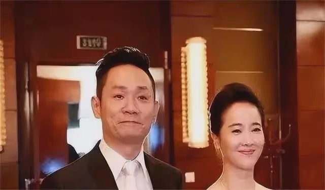 15年前，他在愛妻葬禮上哭到昏厥發誓永不再娶，現在怎樣了?