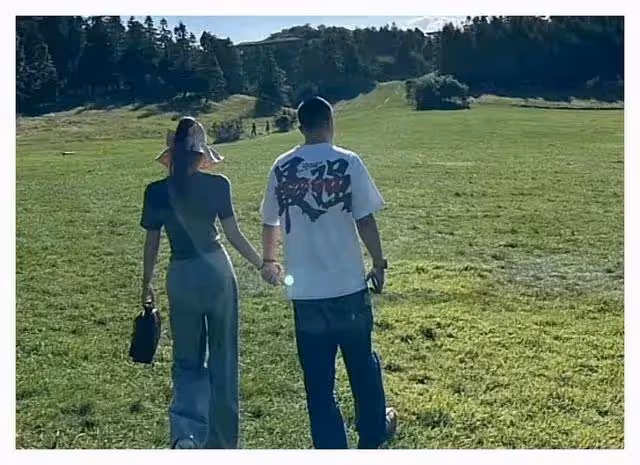 43歲葉靜戀情曝光！女方身份成謎，網友猜測竟是涉毒藝人牛萌萌？