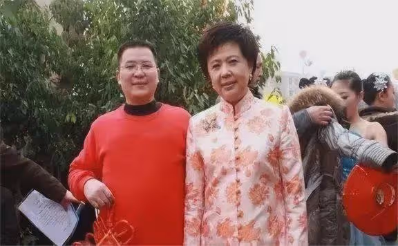 曾經的央視主持一姐,退休後卻成精神病患者!今69歲現狀如何?