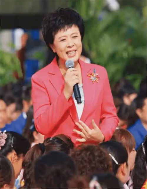 曾經的央視主持一姐,退休後卻成精神病患者!今69歲現狀如何?