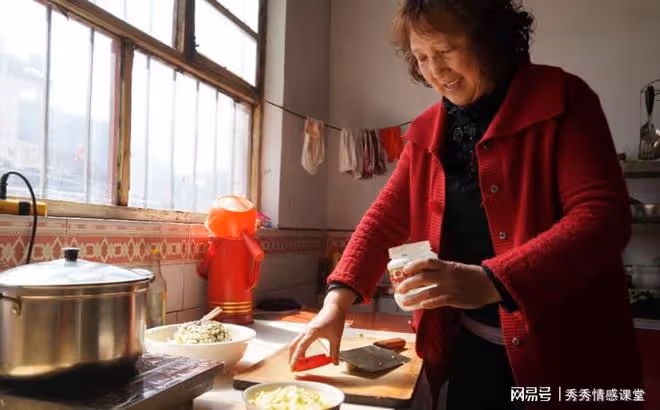 我剛退休,老公就接來婆婆,我去旅遊半個月,老公心臟病發作住院