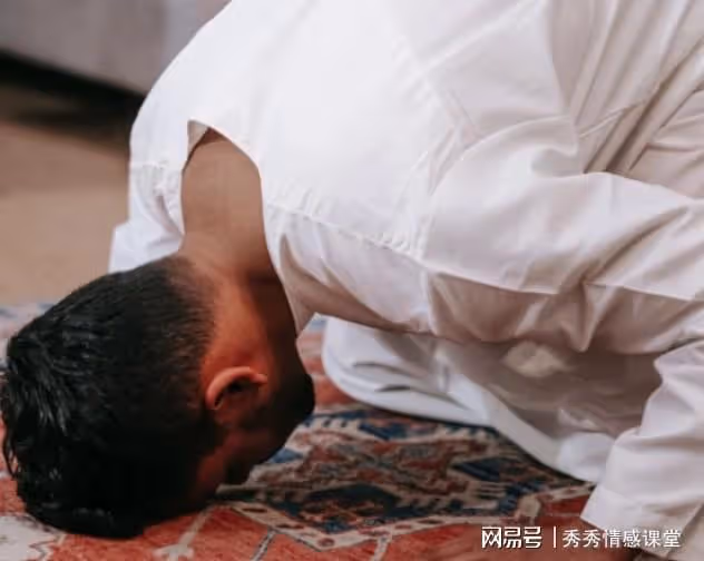 回家養老,我炫耀70萬拆遷款,隔天表姑全家跪地借60萬,我後悔了