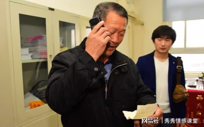 回家養老,我炫耀70萬拆遷款,隔天表姑全家跪地借60萬,我後悔了