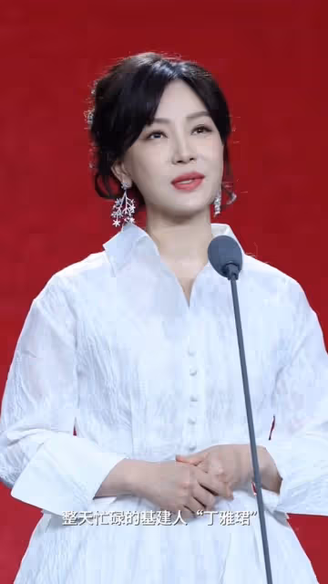 50歲劉琳的素顏照，打臉了多少假凍齡女星