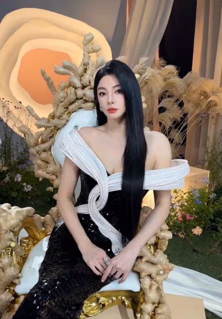 50歲劉琳的素顏照，打臉了多少假凍齡女星